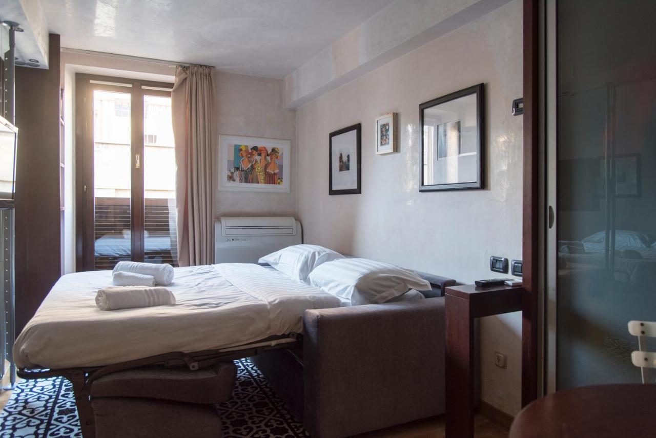 Youhosty - Duomo Studio Apartment มิลาน ภายนอก รูปภาพ