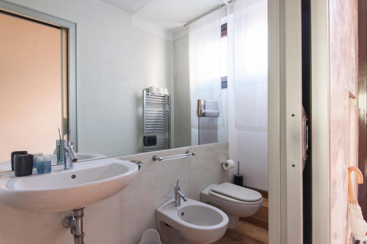 Youhosty - Duomo Studio Apartment มิลาน ภายนอก รูปภาพ