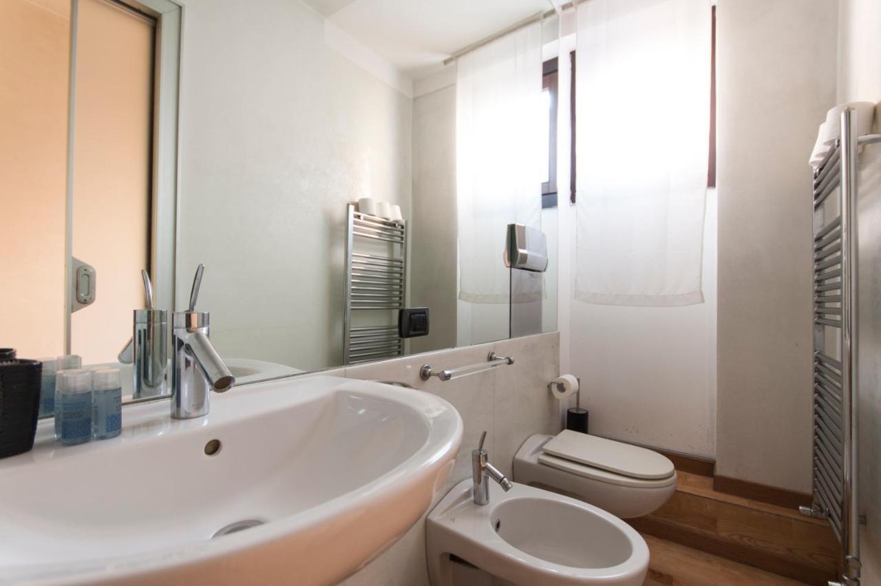 Youhosty - Duomo Studio Apartment มิลาน ภายนอก รูปภาพ